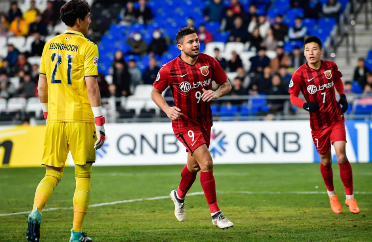 包含印尼羽毛球队鏖战法国羽毛球队，辛杜打破历史纪录的词条