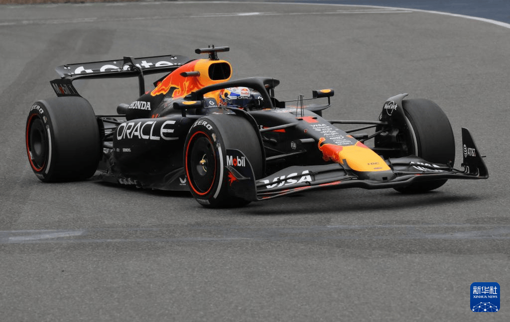 爱游戏-红牛车队险胜哈斯车队，塞恩斯点燃赛场