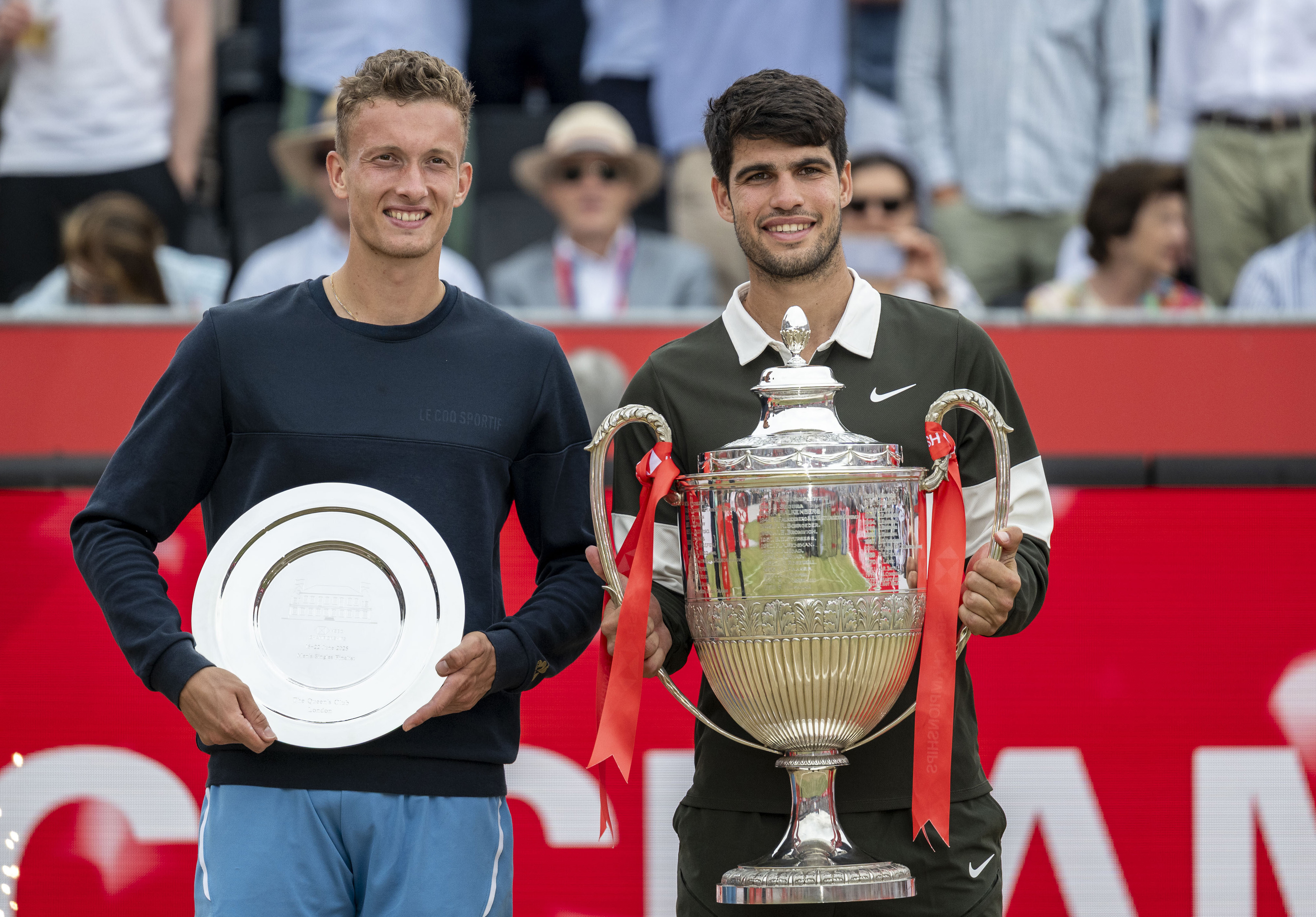 年终总决赛轻取戴维斯杯，阿尔卡拉斯扛起全队
