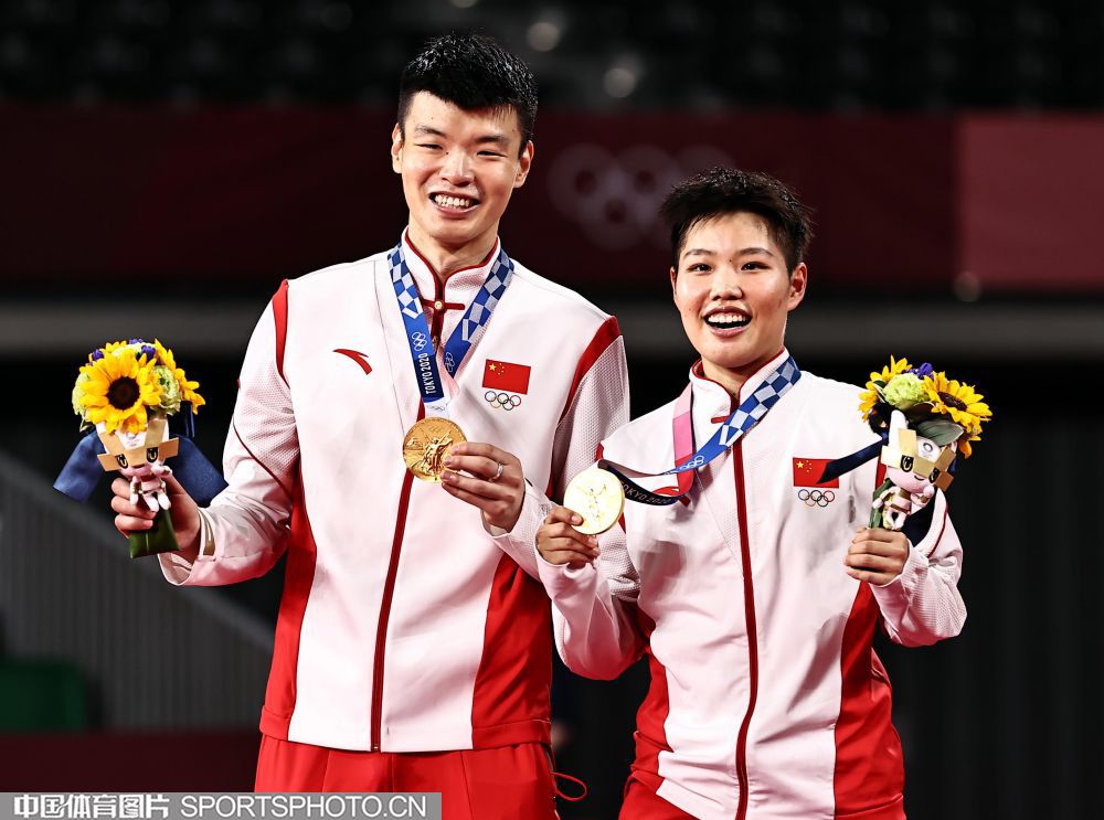 丹麦队完胜印度队，黄鸭组合带队取胜