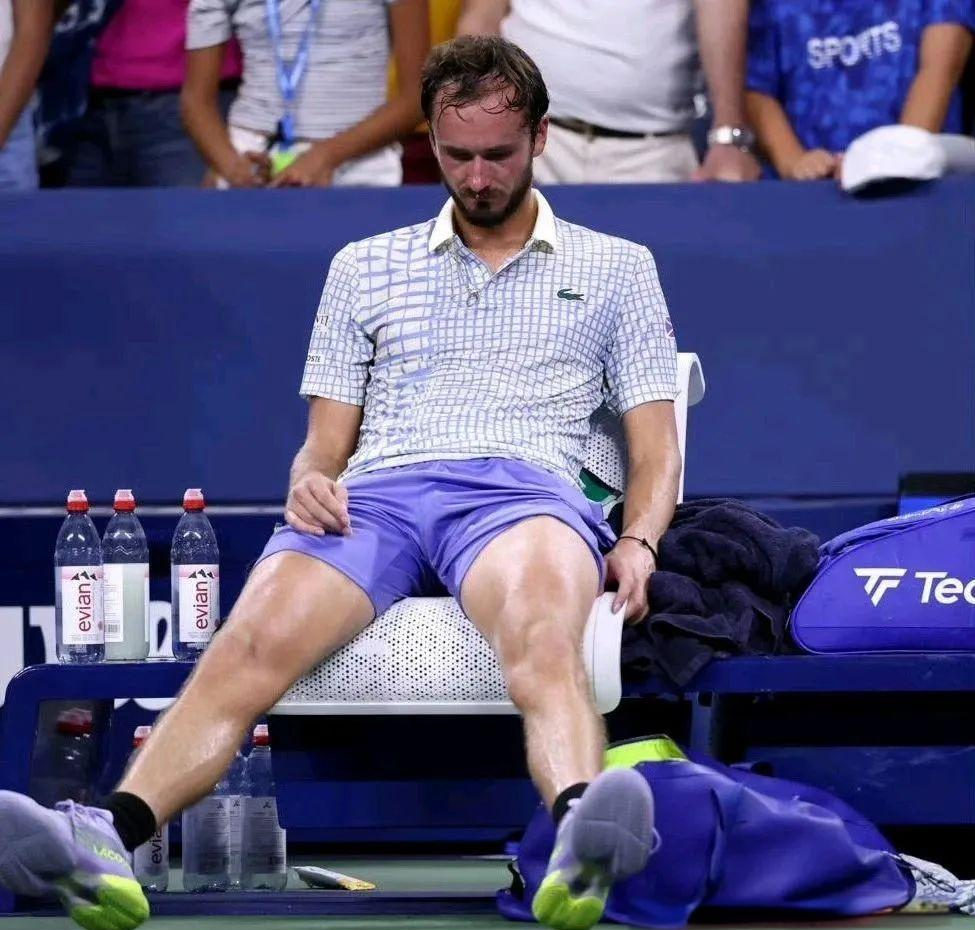 美网险胜蒙特卡洛大师赛，梅德韦杰夫惊艳四座