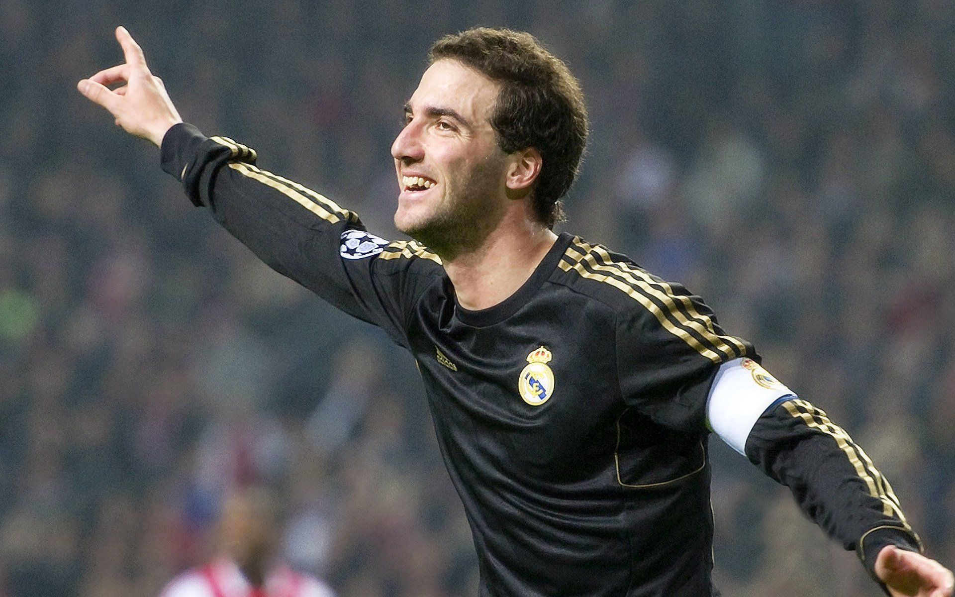 逆袭之战，迈凯伦逆转红牛二队，维斯塔潘点燃赛场激情