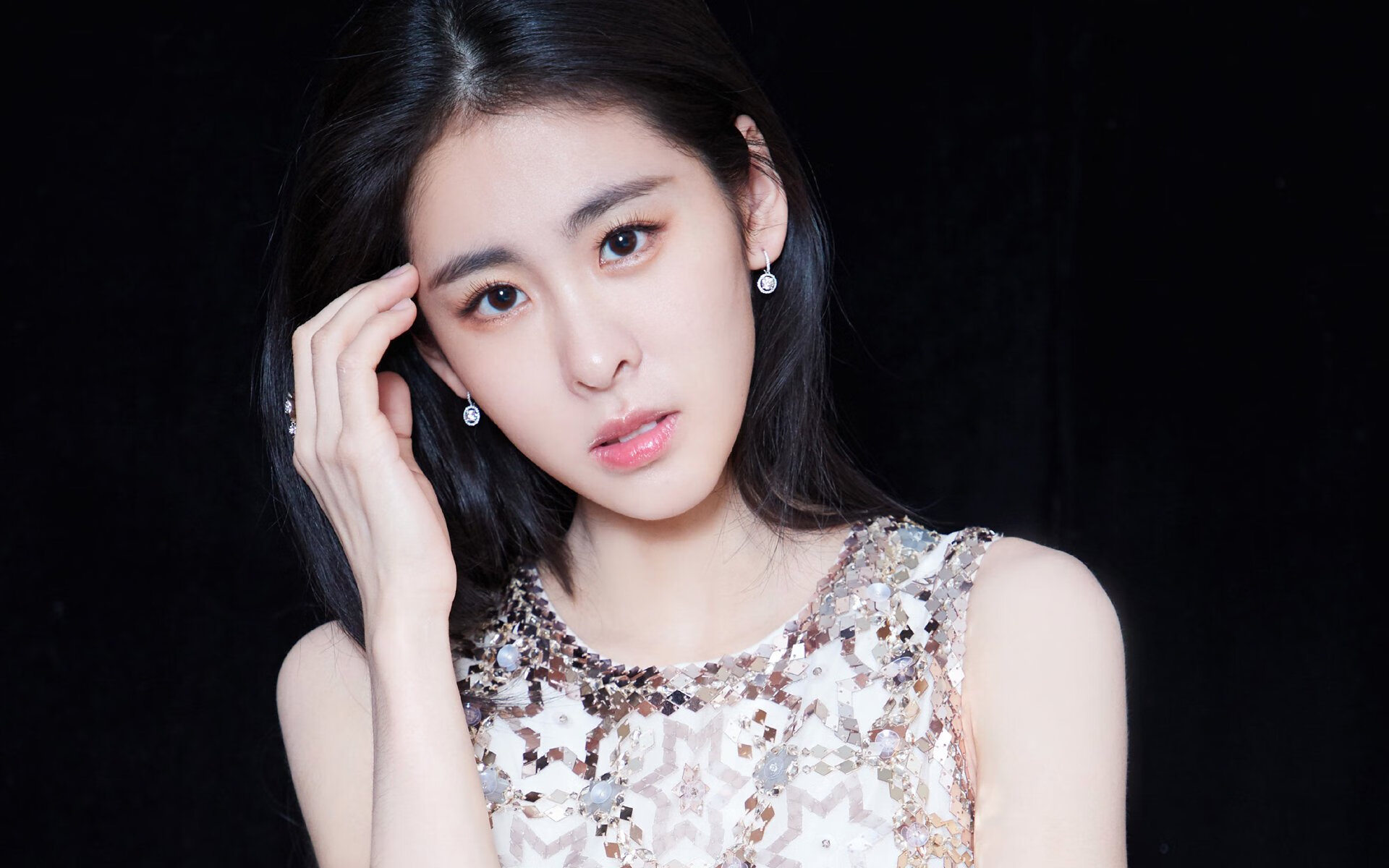 红色狂潮，法拉利横扫梅赛德斯；孤胆英雄诺里斯扛起全队