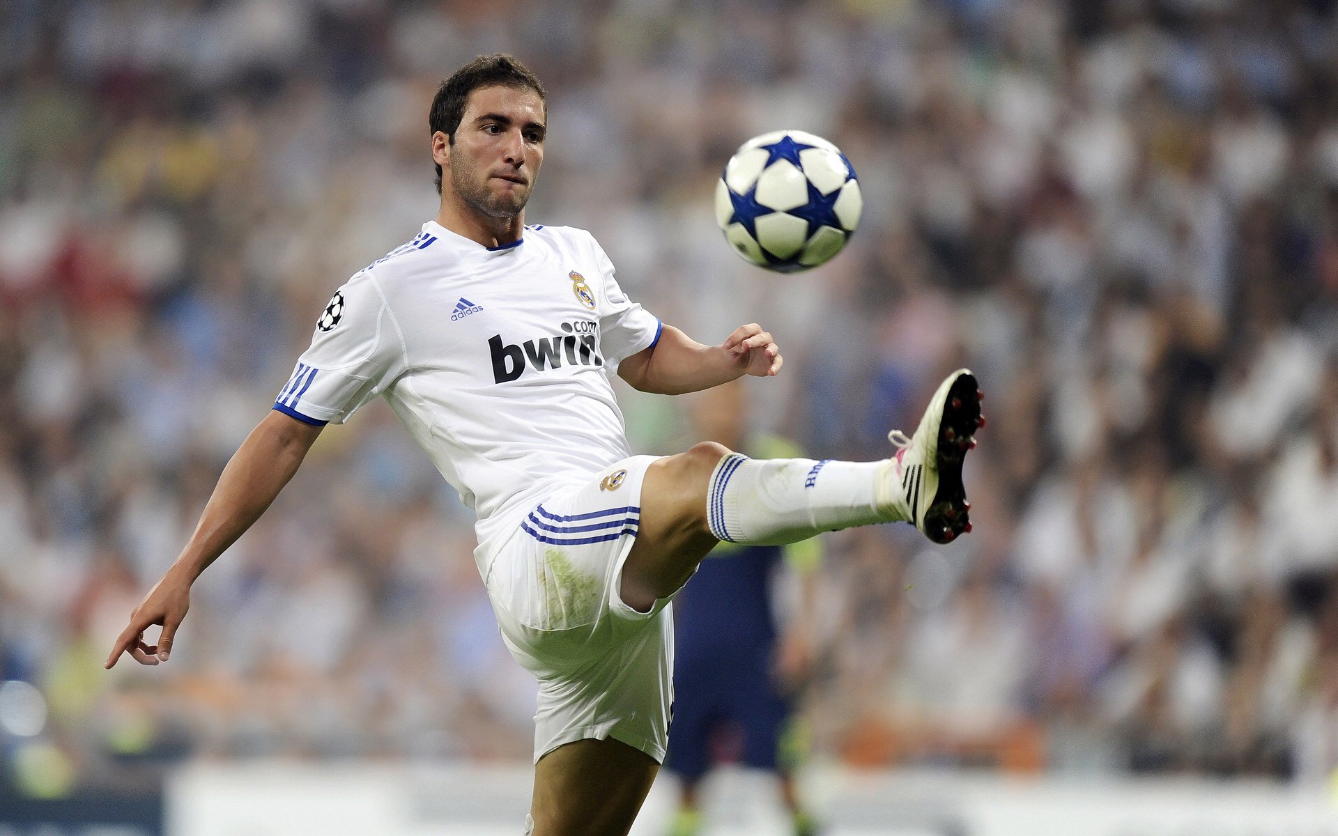 世纪对决，阿根廷主场强势拿下曼城，西班牙金童佩德里竟成关键先生