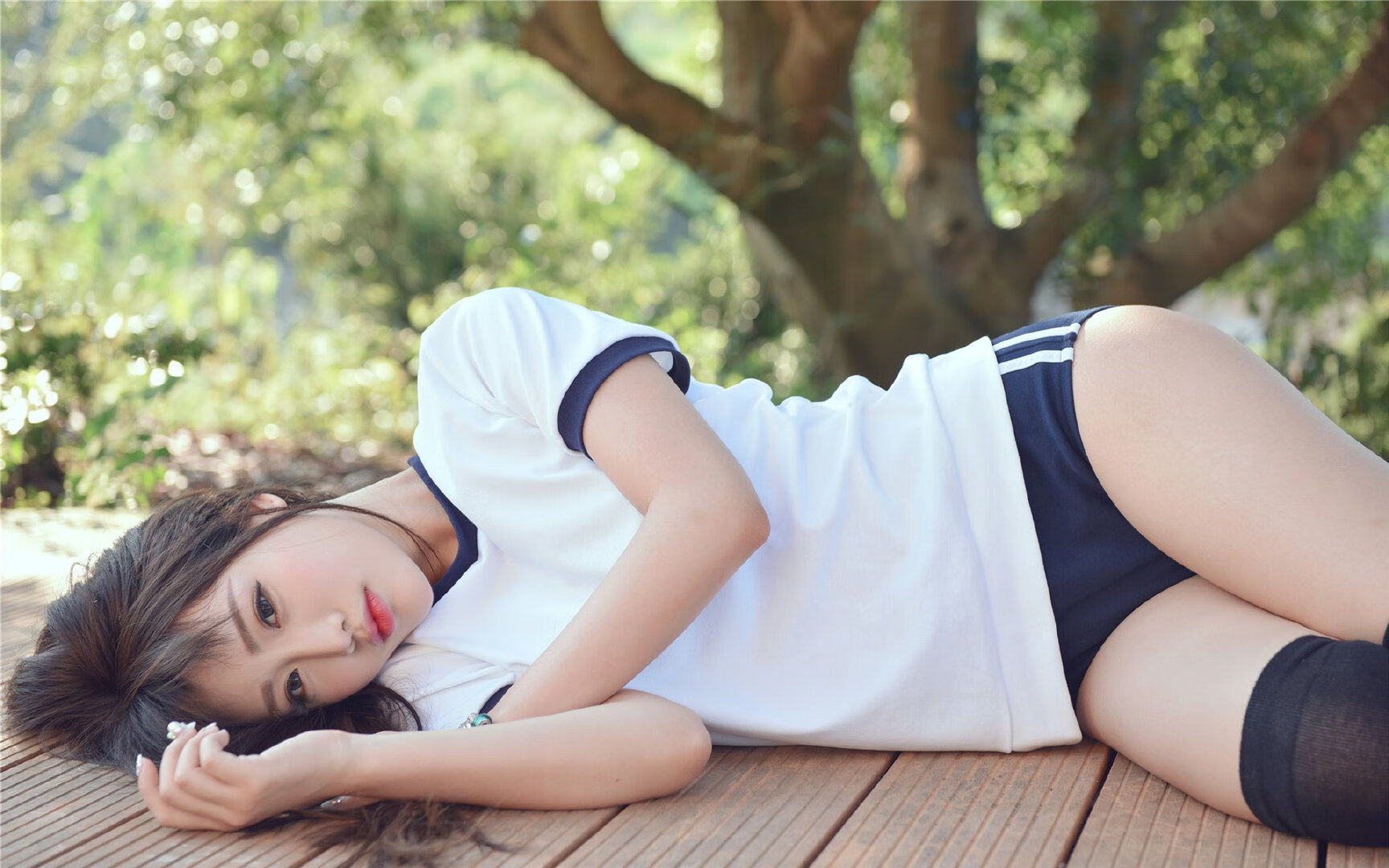 爱游戏APP-冰川神话，当恩佐的沉默防守让丹麦童话褪色时，我们都在见证一种新足球的诞生