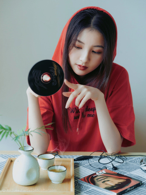 多特蒙德的非典型碾压里昂之夜,当一个边翼卫,成为战术棋盘上的新王炸